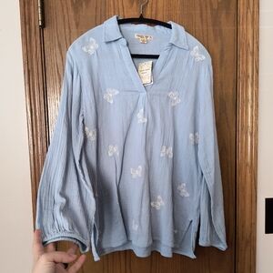 Studio West Apparel Baby Blue Butterfly Embroidered Blouse Medium NWT